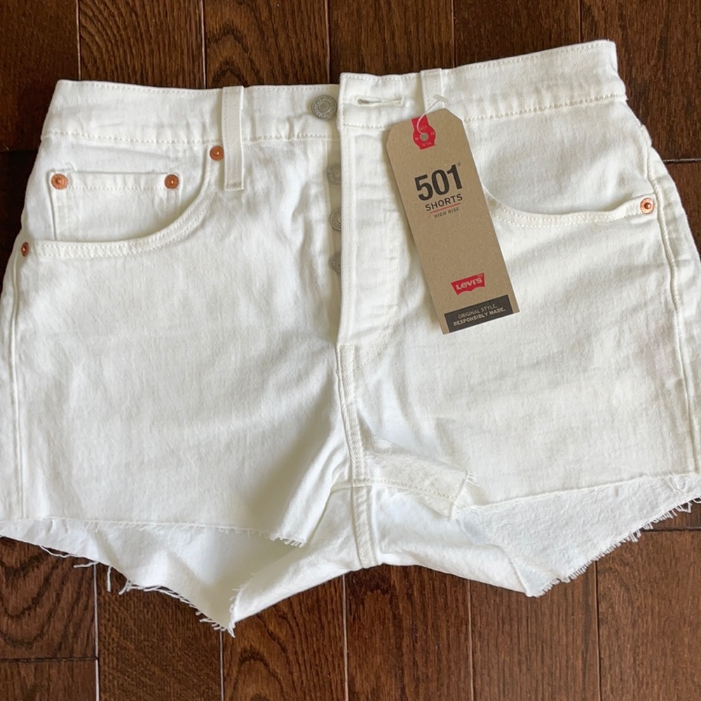 NWT - Levi's 501 high rise shorts - white size 27